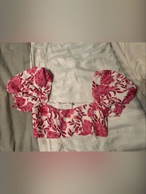 White Fox Boutique Pink Floral Puff Sleeve Crop Top